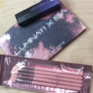 Eyeshadow palette, primer and brushes